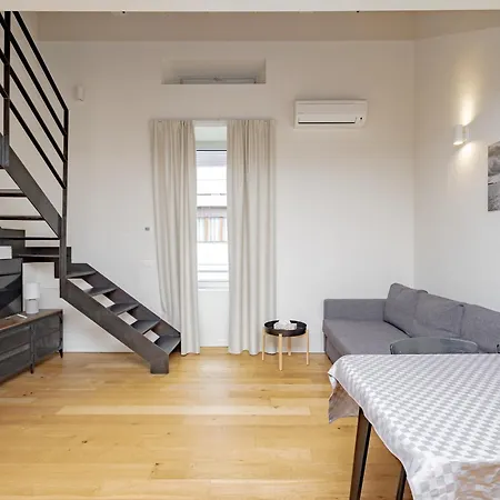 Apartment Flo Three 3