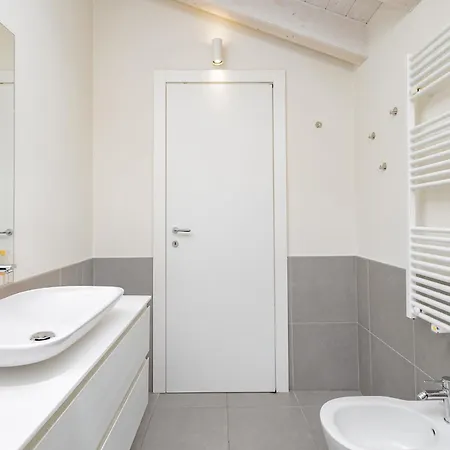 Apartment Flo Three 3 *